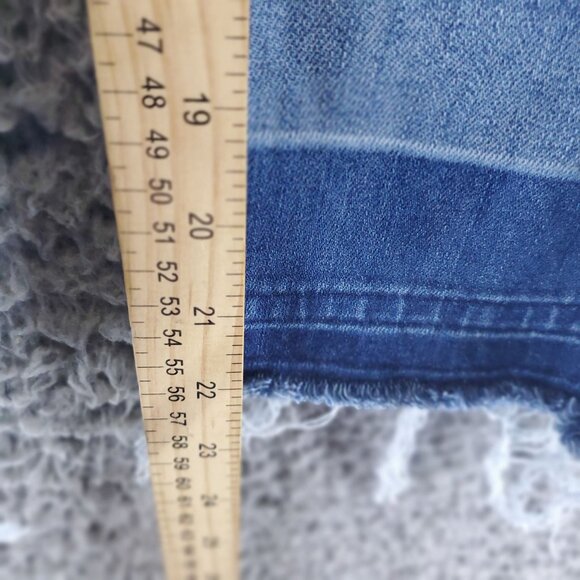 Chicos Jeans Women’s Size 2 US 12 Blue Wide Leg Crop Button Fly Frayed Hem - Picture 10 of 13